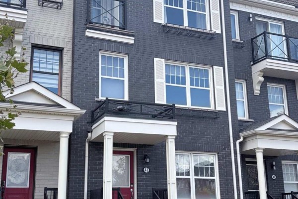 43 Milt Storey Lane, Whitchurch Stouffville, ON L4A1Y6 Photo 3