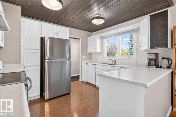 Kitchen - 43 Moreland Cr, Sherwood Park, AB T8A0P8 Photo 3