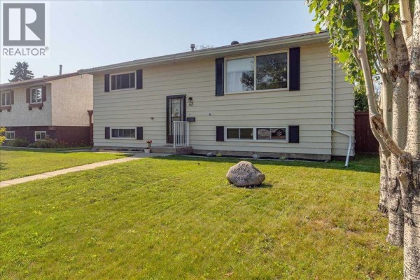 Dining room - 43 Oak Street, Red Deer, AB T4P2N7 Photo 3