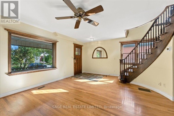 43 Orley Avenue, Toronto, ON M4C2C2 Photo 3