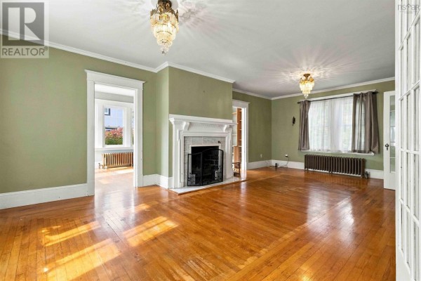 Living room - 43 Park Street, Liverpool, NS B0T1K0 Photo 5