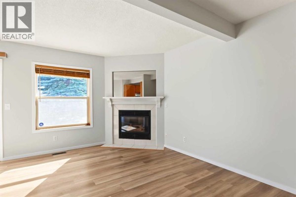 2pc Bathroom - 43 Shawinigan Lane Sw, Calgary, AB T2Y3B5 Photo 4