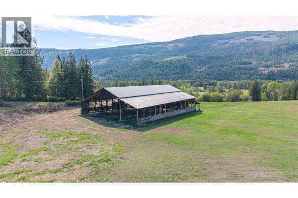 Primary Bedroom - 43 Sigalet Road, Lumby, BC V0E2G6 Photo 5