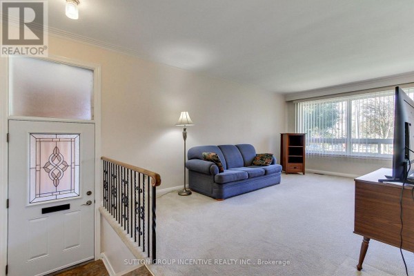 Bedroom 2 - 43 Sussex Avenue, Richmond Hill, ON L4C2E5 Photo 5