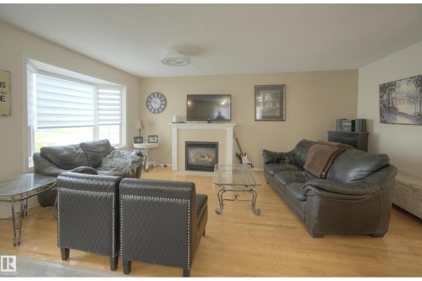 Kitchen - 43 Westlake Dr, Spruce Grove, AB T7X1S7 Photo 3