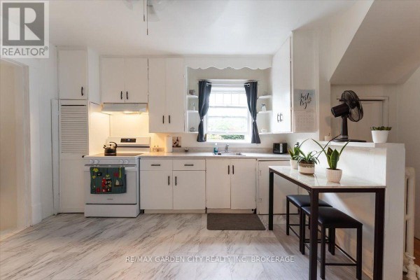 43 York Street, St  Catharines, ON L2R6C2 Photo 4