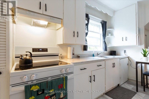 43 York Street, St  Catharines, ON L2R6C2 Photo 5