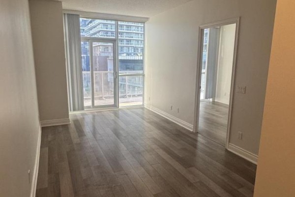 Bathroom - 430 - 80 Marine Parade Drive, Toronto, ON M8V0A3 Photo 2
