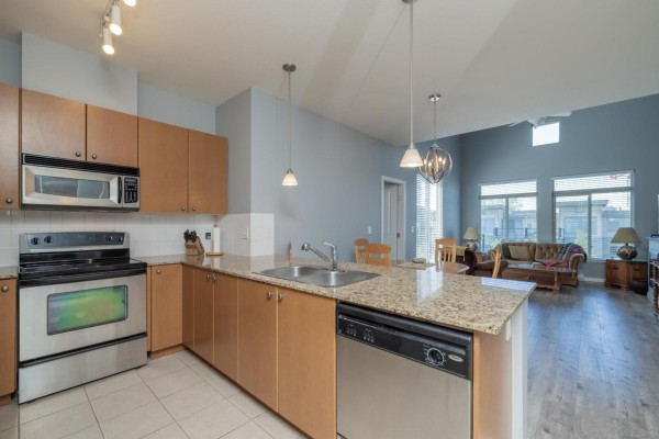 430 15380 102a Avenue, Surrey, BC V3R0B3 Photo 4