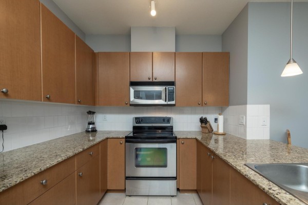 430 15380 102a Avenue, Surrey, BC V3R0B3 Photo 5