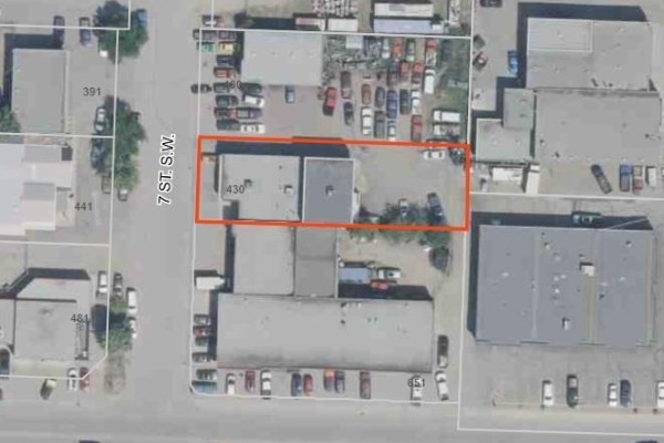 Aerial view of a commercial property at 430 7 Street SW, Salmon Arm, BC. - 430 7 Street Sw, Salmon Arm