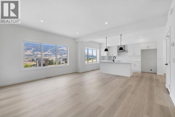 3pc Ensuite bath - 430 Arrowleaf Rise, Coldstream, BC V1B2M4 Photo 4