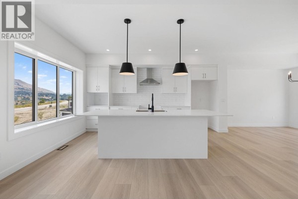 Primary Bedroom - 430 Arrowleaf Rise, Coldstream, BC V1B2M4 Photo 5