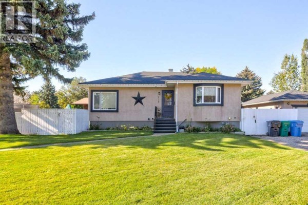 Bedroom - 430 Dieppe Boulevard S, Lethbridge, AB T1J3X1 Photo 2