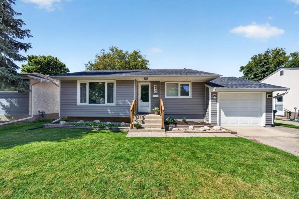 430 Greenacre Boulevard, Winnipeg