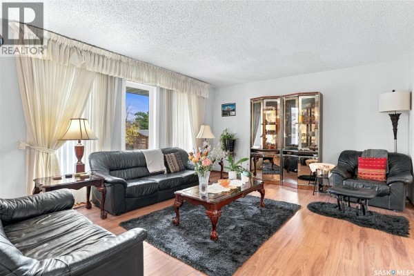Dining room - 430 Kingsmere Boulevard, Saskatoon, SK S7J3V1 Photo 3