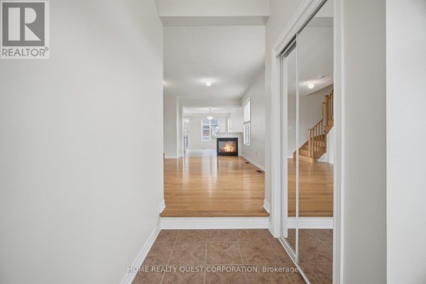 Family room - 4301 Trail Blazer Way, Mississauga, ON L5R0A9 Photo 3