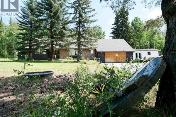 Kitchen - 4304 N 97 Highway, Quesnel, BC V2J6W8 Photo 2