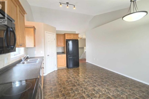 4pc Bathroom - 4305 33rd Street, Lloydminster, SK S9V0S6 Photo 4