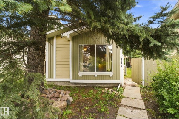 Kitchen - 4305 35 St Nw, Edmonton, AB T6L5J6 Photo 3