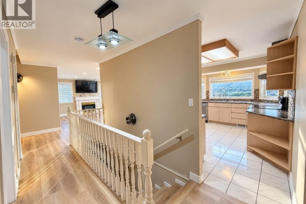 Primary Bedroom - 4305 Westview Drive, Vernon, BC V1T9B2 Photo 5