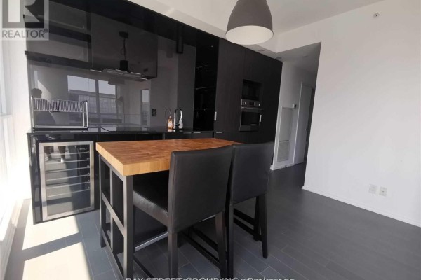 Living room - 4306 - 70 Temperance Street, Toronto, ON M5H4E8 Photo 4