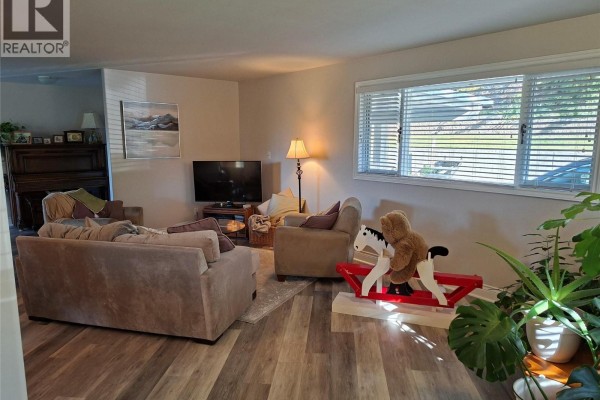 Dining nook - 4306 36th Avenue, Osoyoos, BC V0H1V6 Photo 5