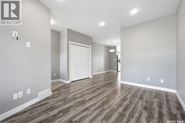 Living room - 4309 James Hill Road, Regina, SK S4W0L4 Photo 5