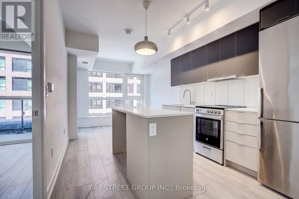 Living room - 431 - 8 Tippet Road, Toronto, ON M3H0E7 Photo 5