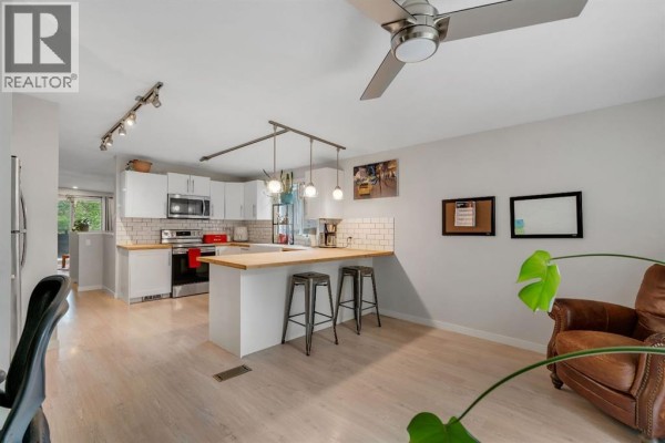 Kitchen - 431 37 Street Sw, Calgary, AB T3C1R7 Photo 3
