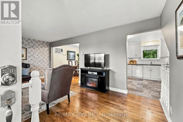 Primary Bedroom - 431 Bay Street, Scugog, ON L9L1M7 Photo 4