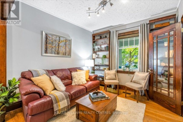 Eating area - 431 Eagle Street, Newmarket, ON L3Y1K5 Photo 4