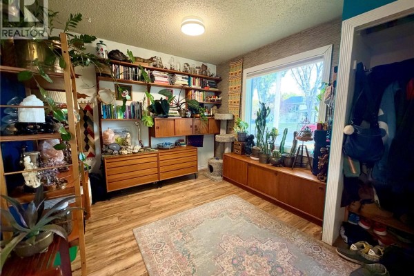 Kitchen - 431 L Avenue N, Saskatoon, SK S7L2P6 Photo 2