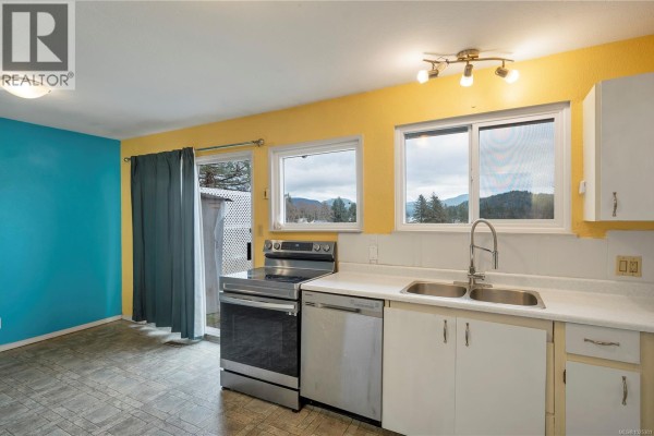 Bathroom - 431 Macmillan Dr, Sayward, BC V0P1R0 Photo 2