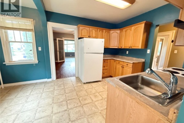 431 Qu'appelle Street, Weyburn, SK, photo 2
