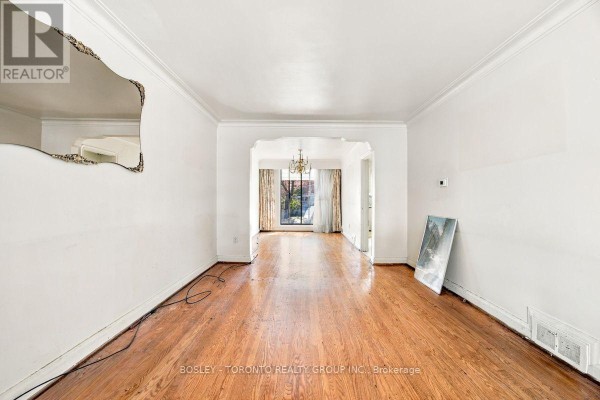 Kitchen - 431 Ridelle Avenue, Toronto, ON M6B1K3 Photo 3