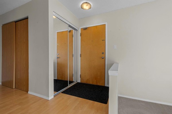 Living room - 4311 120 Plaza Drive, Winnipeg, MB R3T5K8 Photo 3