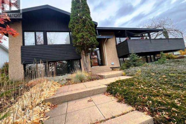 Living room - 4312 52 Street, Camrose, AB T4V0A9 Photo 3
