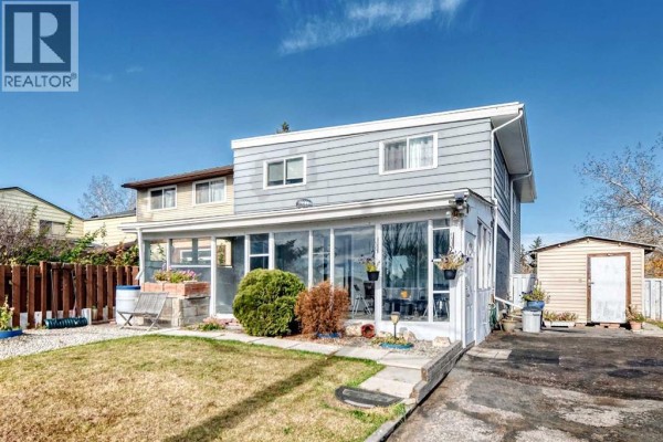 Kitchen - 4316 8 Avenue Se, Calgary, AB T2A3A5 Photo 2