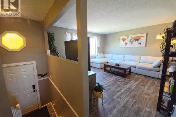 4317 51a Avenue Ne, Chetwynd, BC, photo 3