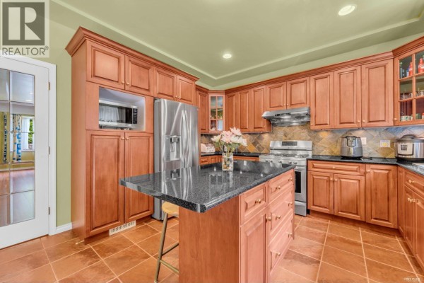 4317 Cliffmont Road, North Vancouver, BC V7G1J6 Photo 2