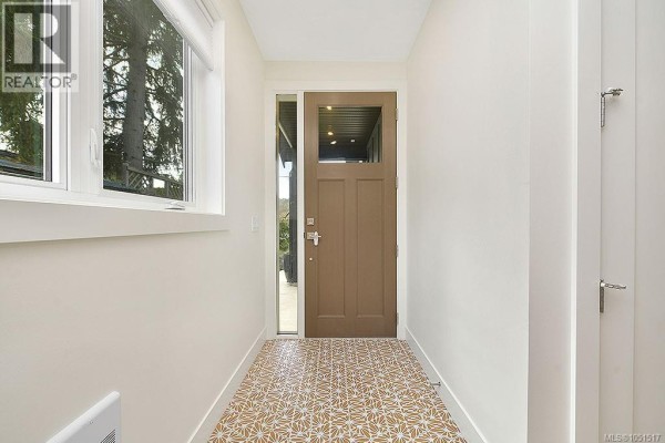 Kitchen - 4317 Majestic Dr, Saanich, BC V8N3H1 Photo 4