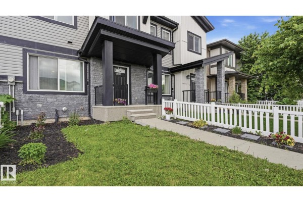 Kitchen - 4318 Annett Cm Sw, Edmonton, AB T6W2V5 Photo 3
