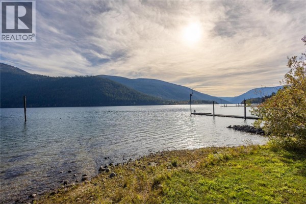 3pc Bathroom - 4318 Highway 3a Highway, Nelson, BC V1L6N1 Photo 2