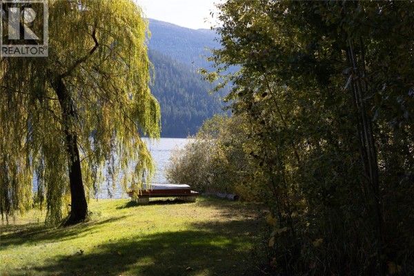 Primary Bedroom - 4318 Highway 3a Highway, Nelson, BC V1L6N1 Photo 3