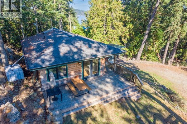 Loft - 4318 Port Washington Rd, Pender Island, BC V0N2M1 Photo 2