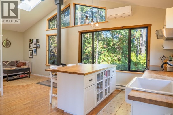 Bedroom - 4318 Port Washington Rd, Pender Island, BC V0N2M1 Photo 3