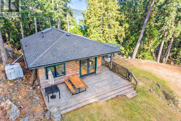 4318 Port Washington Road, Pender Island, BC V0N2M1 Photo 2