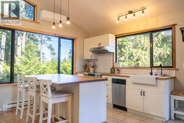 4318 Port Washington Road, Pender Island, BC V0N2M1 Photo 4