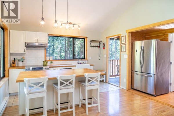 4318 Port Washington Road, Pender Island, BC V0N2M1 Photo 5